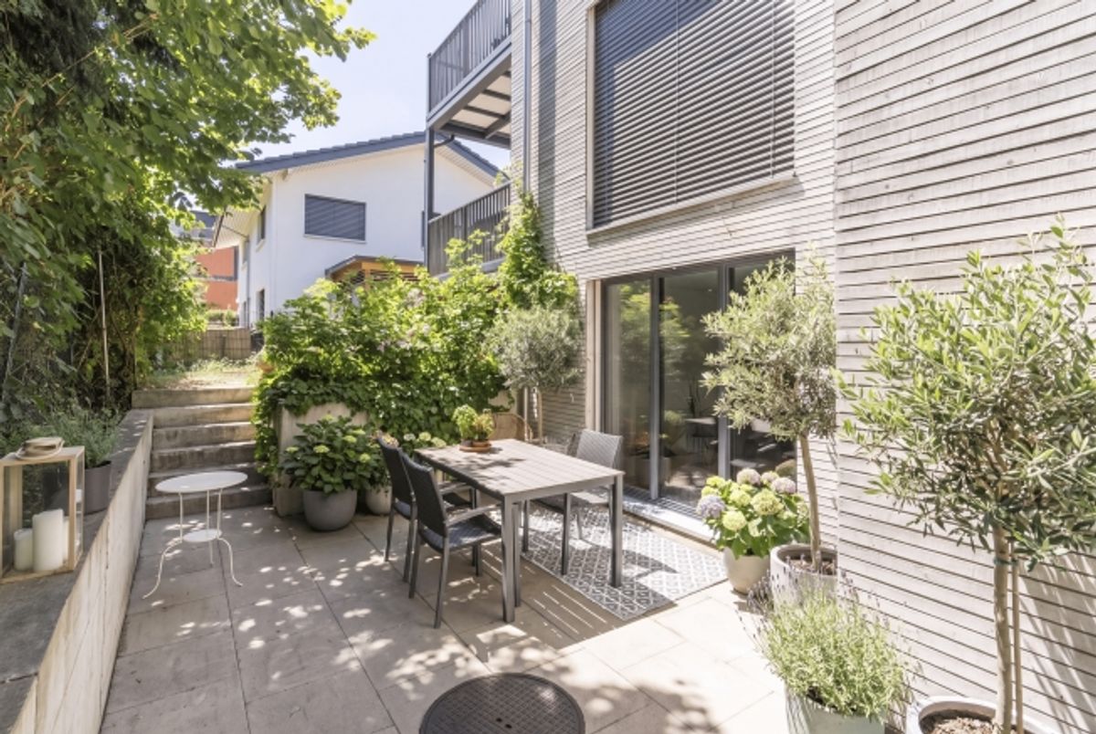 MODERN UND ZENTRAL IN ALLSCHWIL - WOHNUNG MIT GARTENSITZPLATZ - 0