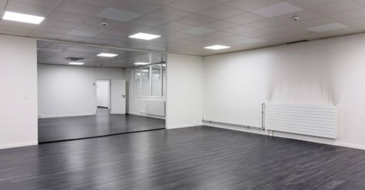 Surface de bureaux-ateliers de 337m2 à Satigny - 1