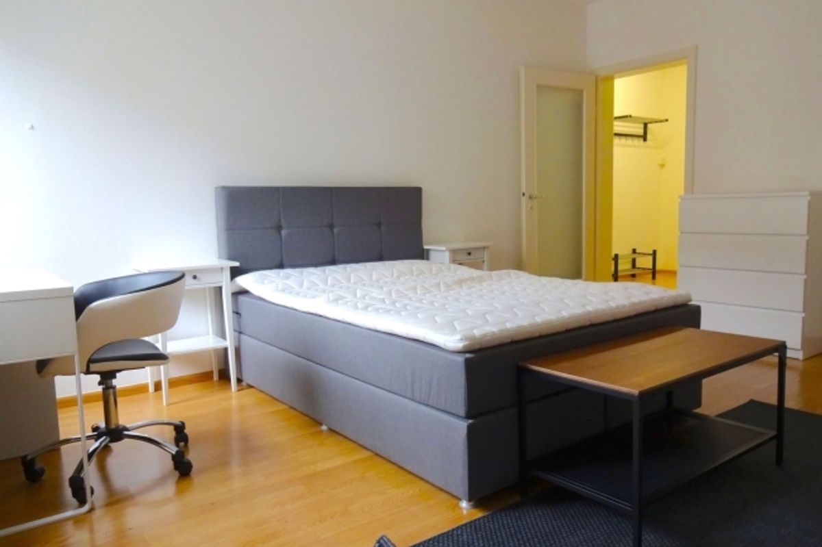 Furnished room in modernised apartment in a top location - 0