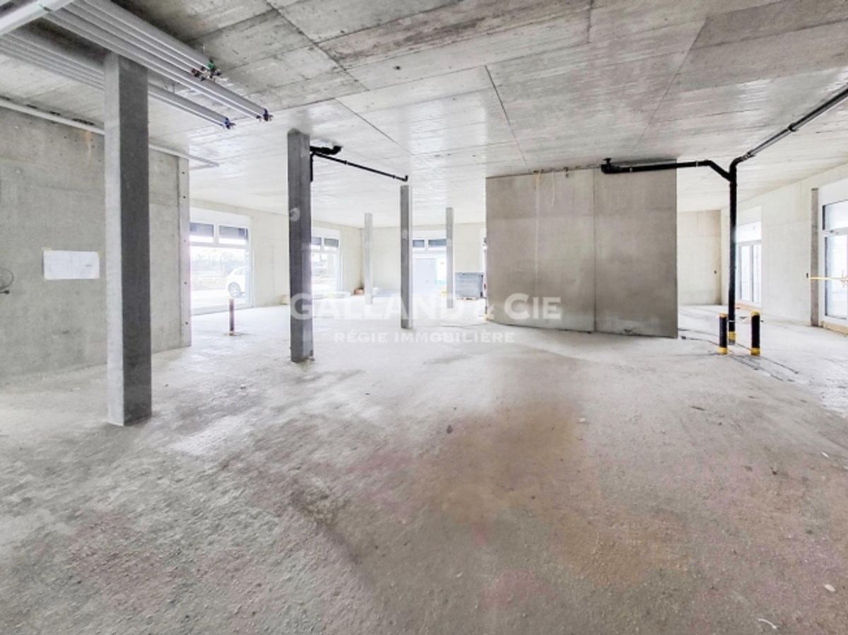 Surface commerciale divisibles de 620 m² avec grandes vitrines - 2