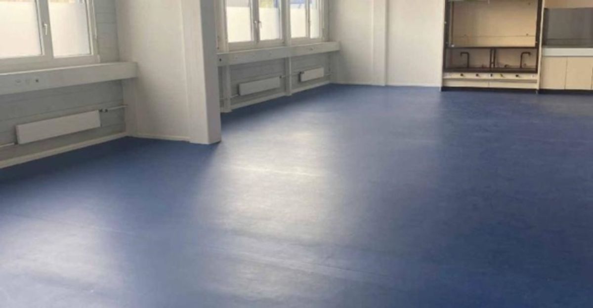 Atélier de 92 m2 au rez supérieur Zone FTI - 2