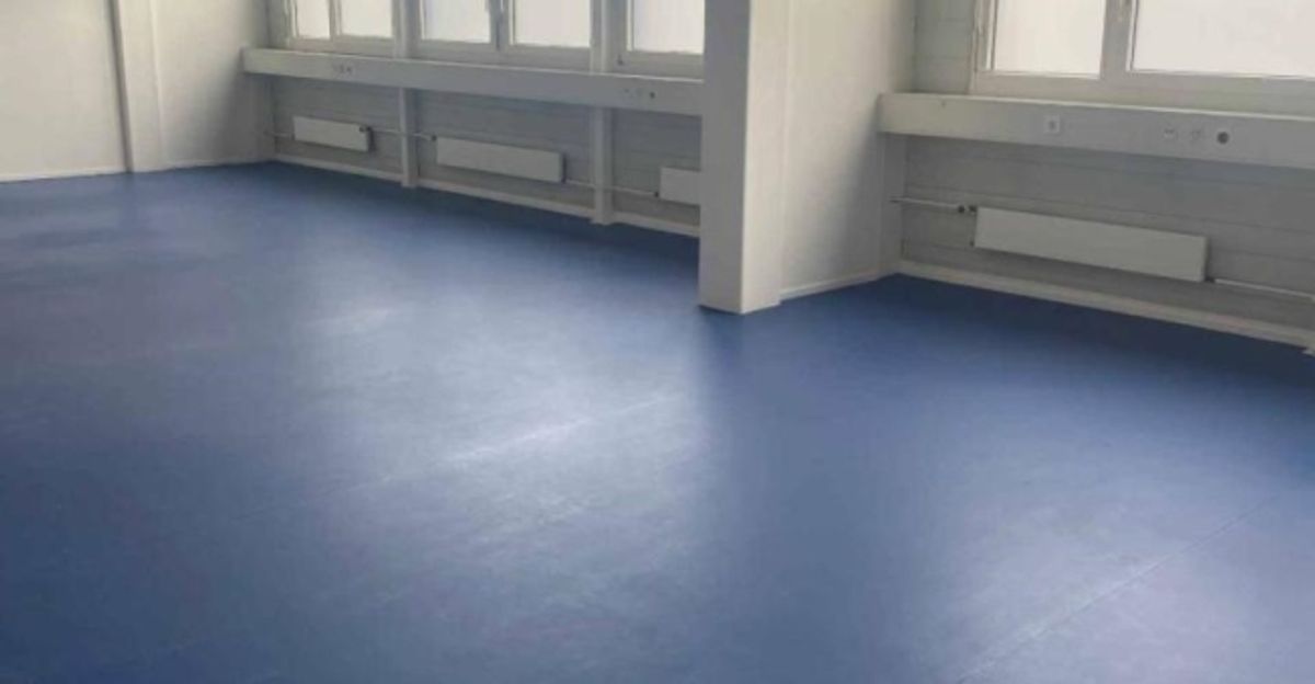 Atélier de 92 m2 au rez supérieur Zone FTI - 3