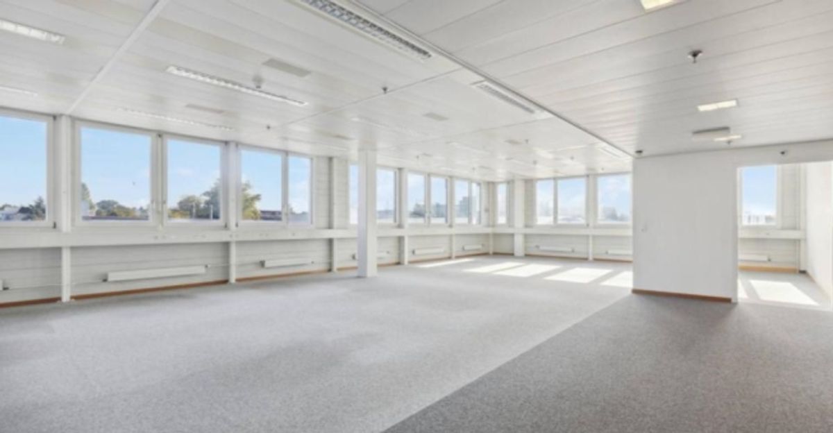 Locaux de 118 m2 au 3ème étage Zone FTI - 3