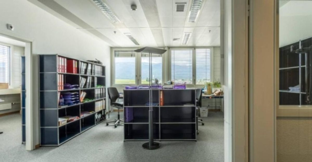Bureaux de 130 m2  en  Zone FTI - 2