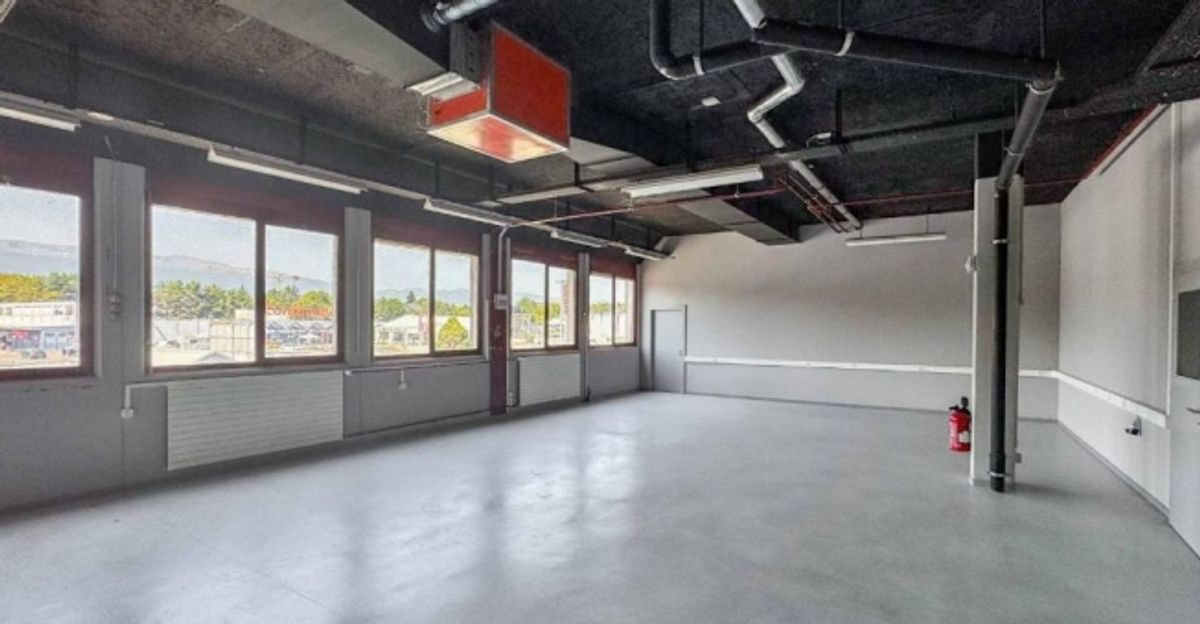 Atelier lumineux de 365 m² à Meyrin - 0