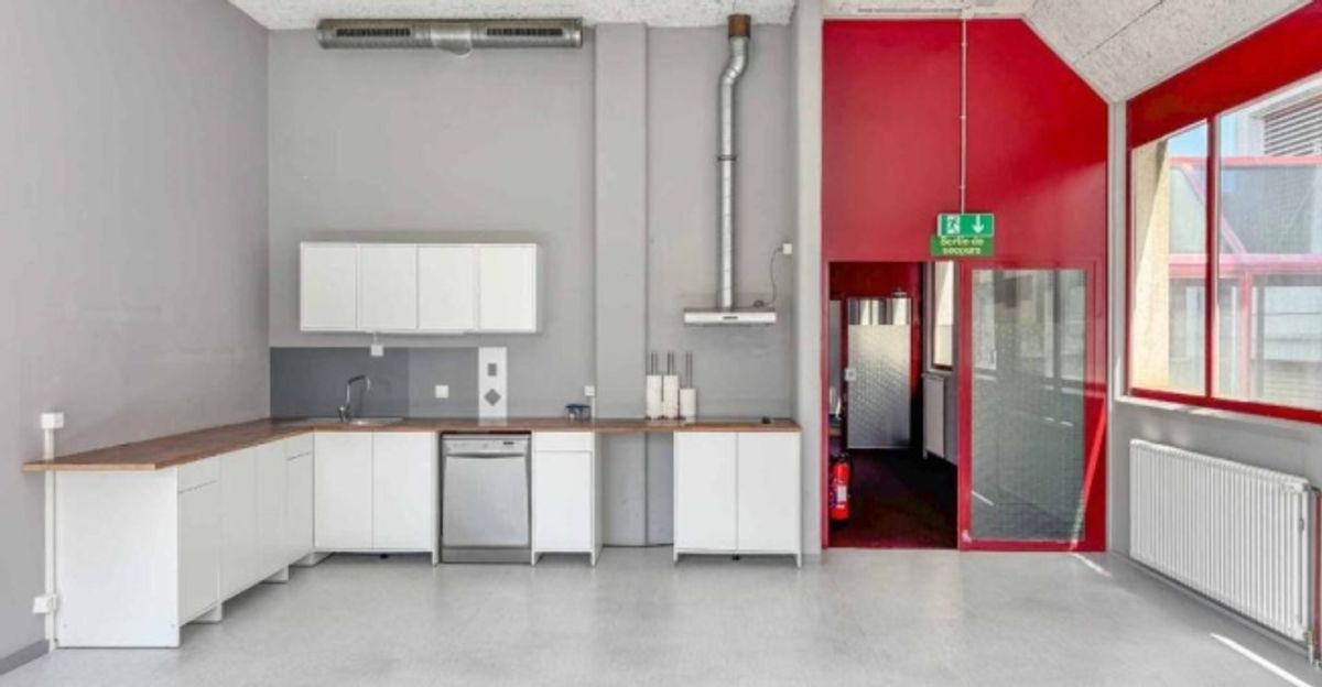 Atelier lumineux de 365 m² à Meyrin - 2