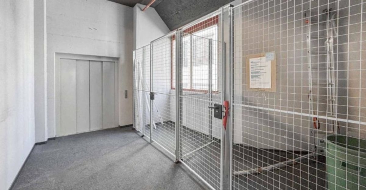 Atelier lumineux de 365 m² à Meyrin - 6
