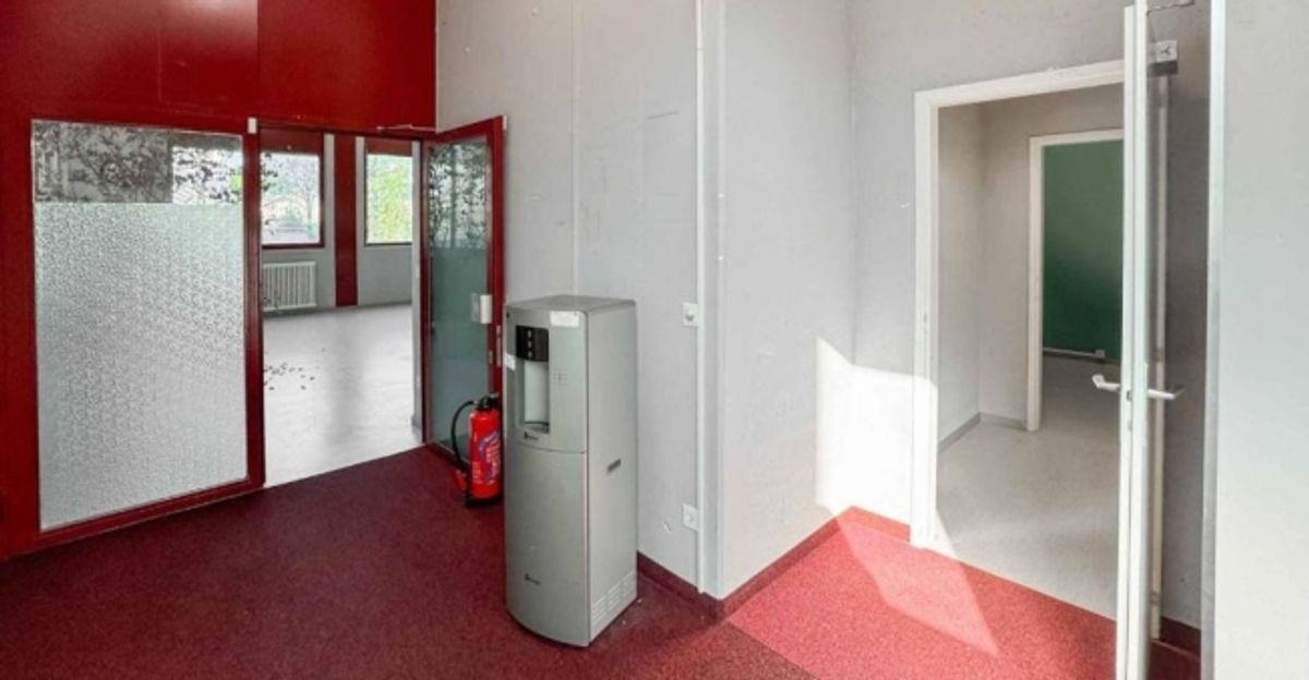 Atelier lumineux de 365 m² à Meyrin - 8