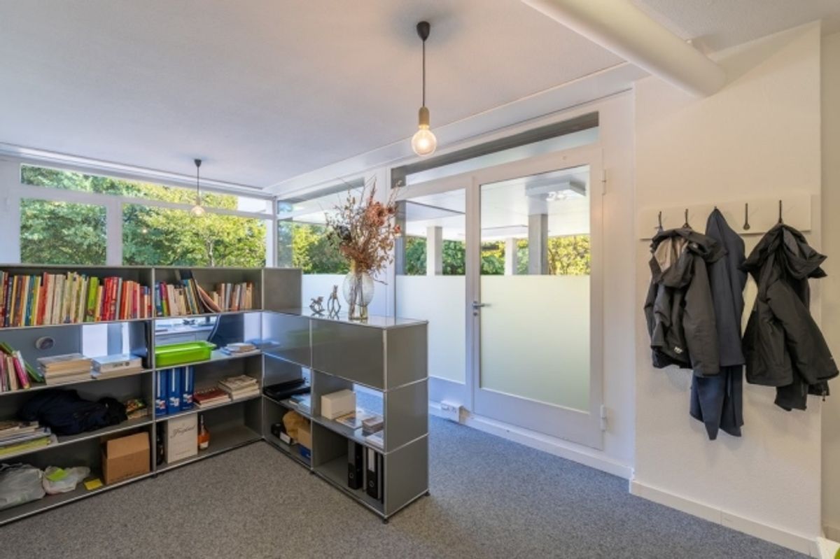 Büro-Praxis-Geschäfts-Räumlichkeiten (4 Räume+WC) ca. 97m2 im EG - 0