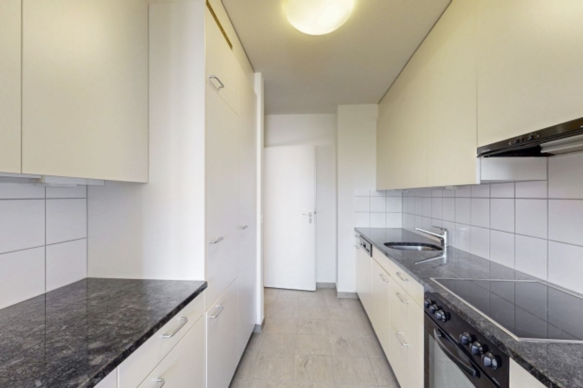 Helle Wohnung  in beliebter, ruhiger Lage mit grossem Balkon - 2
