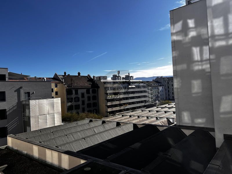 BUREAU SOUS GARE AVEC VUE PLEIN SUD - 4