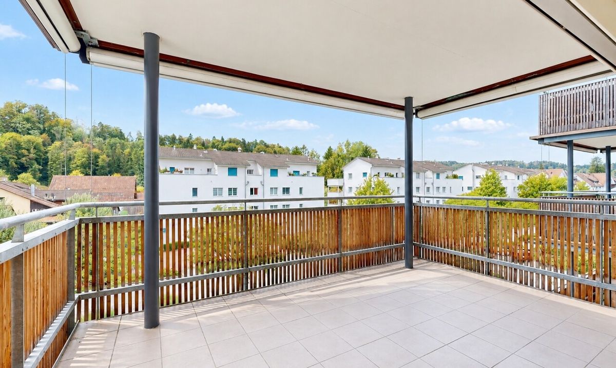 Grosszügige 5.5-Zimmer-Wohnung mit Balkon und viel Potenzial - 2