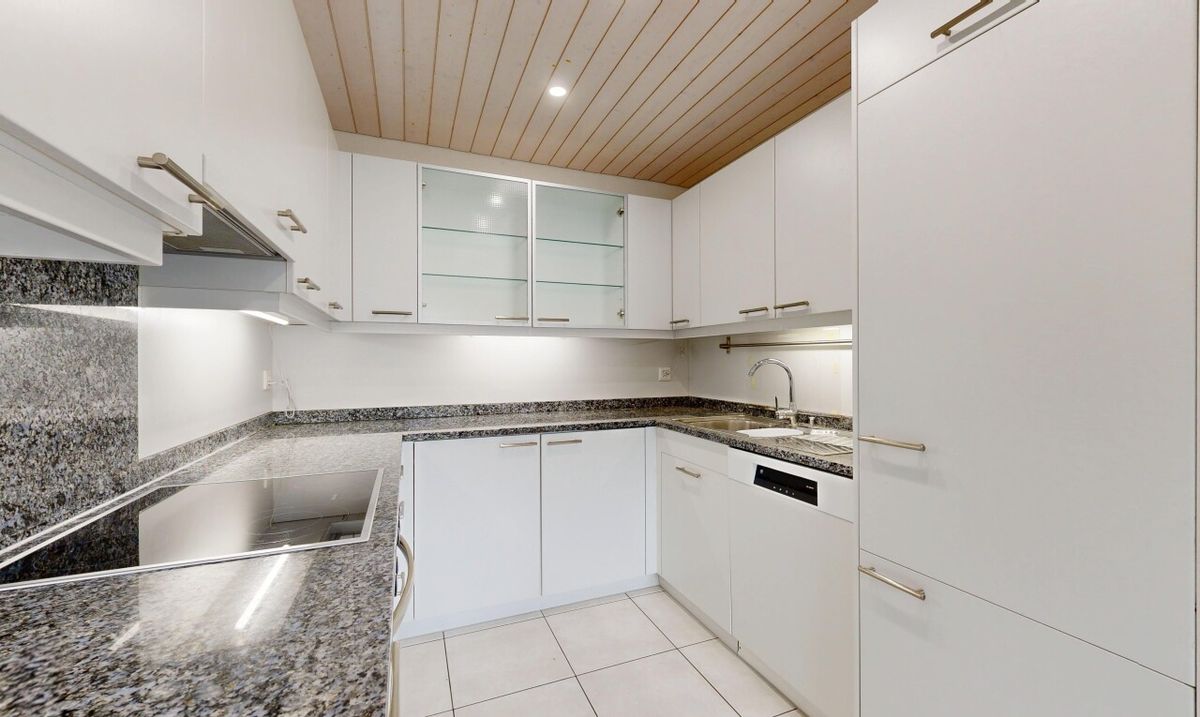 Grosszügige 5.5-Zimmer-Wohnung mit Balkon und viel Potenzial - 3