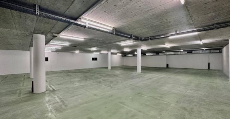 Dépôt, stockage de 1000 m2 div. dès 500 m2 à louer à l'hypercentre de Sion - 3