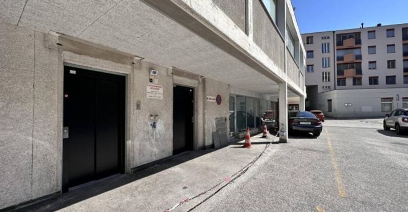 Dépôt, stockage de 1000 m2 div. dès 500 m2 à louer à l'hypercentre de Sion - 1
