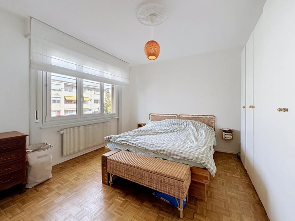 Charmante 4,5-Zimmer-Wohnung mit Stuckaturen und aussergewöhnlicher Raumhöhe - 4