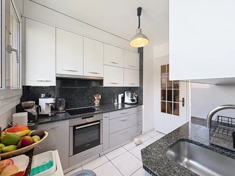 Charmante 4,5-Zimmer-Wohnung mit Stuckaturen und aussergewöhnlicher Raumhöhe - 8