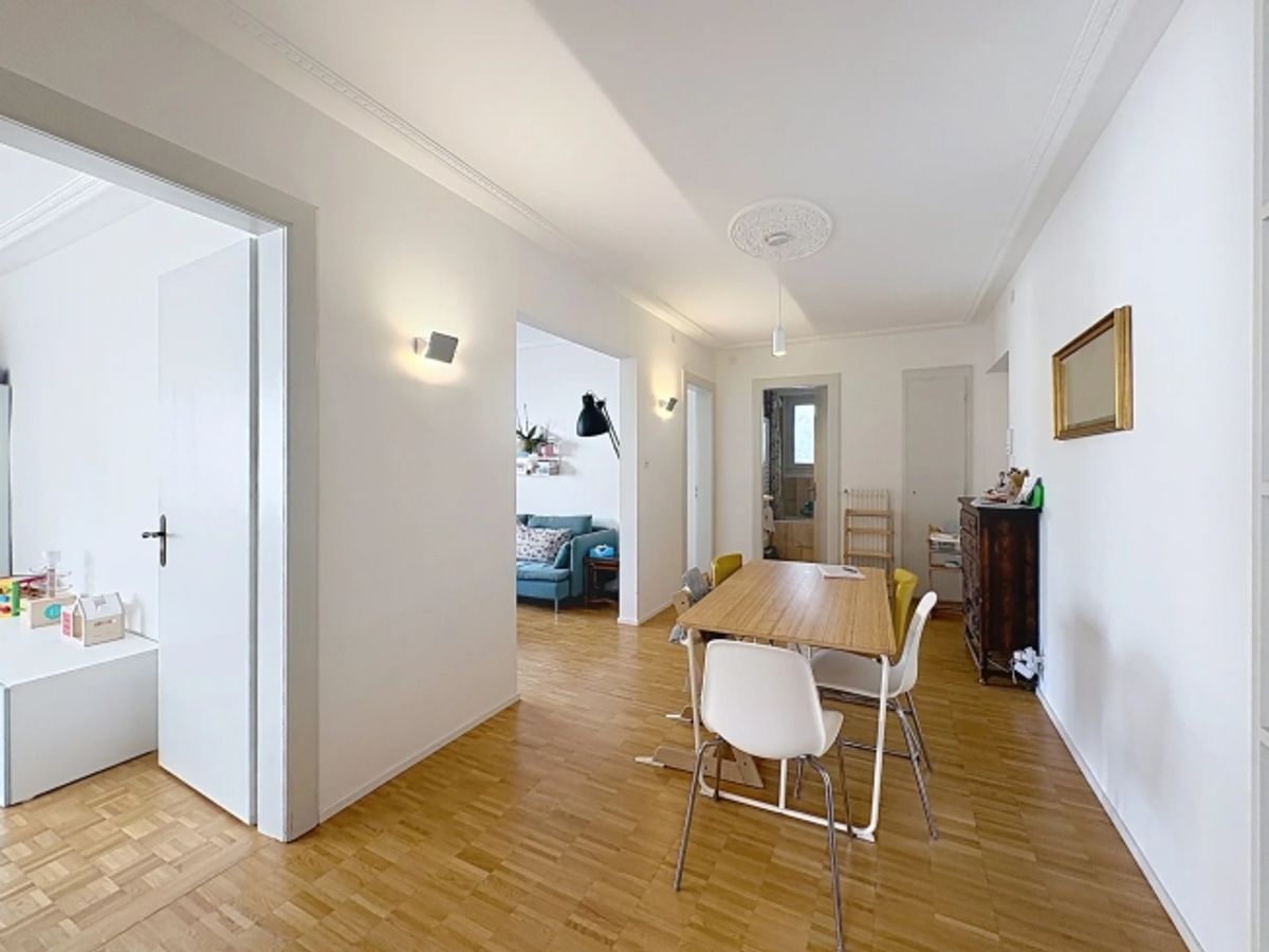Charmante 4,5-Zimmer-Wohnung mit Stuckaturen und aussergewöhnlicher Raumhöhe - 8
