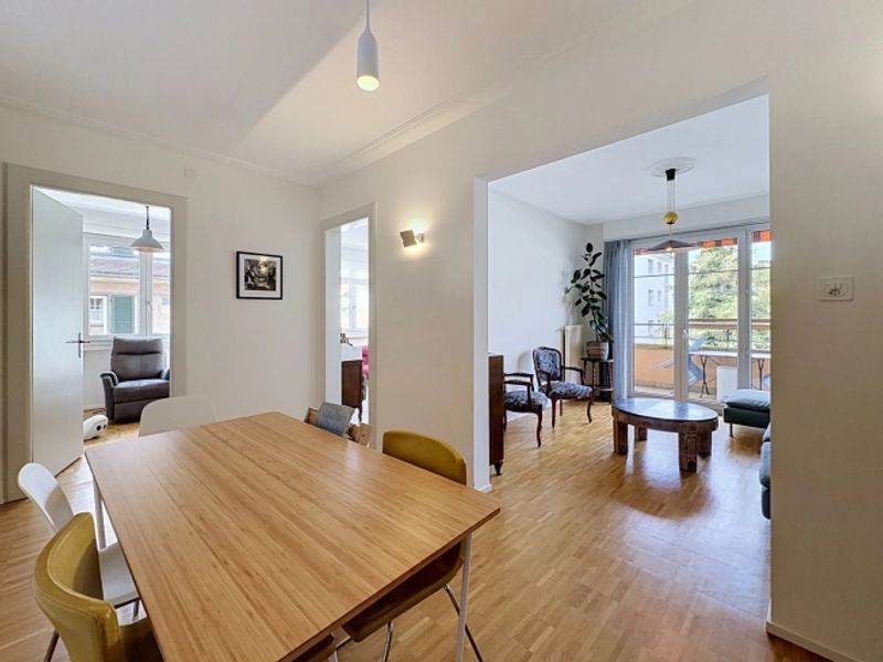 Charmante 4,5-Zimmer-Wohnung mit Stuckaturen und aussergewöhnlicher Raumhöhe - 10