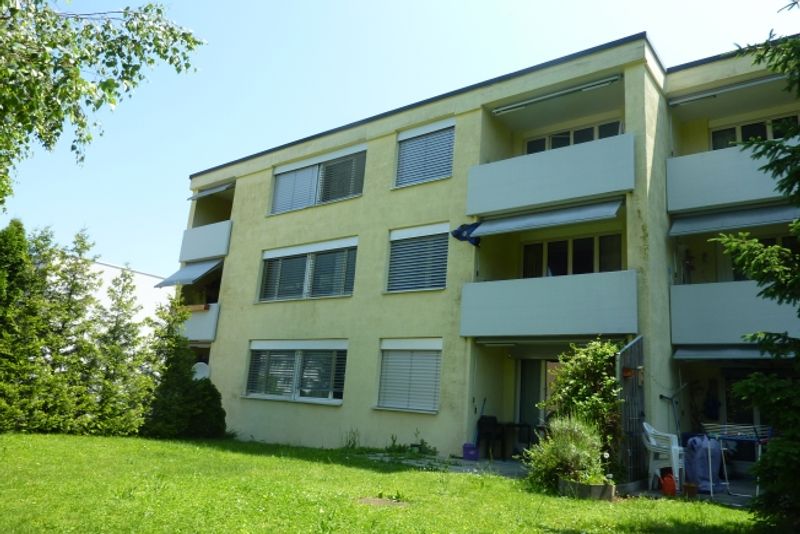 Grosszügige Familienwohnung mit Sicht ins Grüne - 3