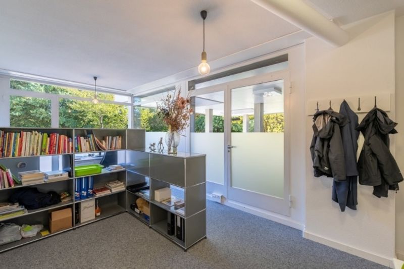 Büro-Praxis-Geschäfts-Räumlichkeiten (4 Räume+WC) ca. 97m2 im EG - 1