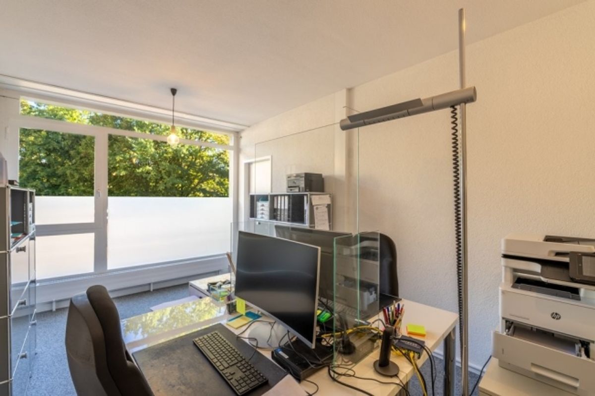 Büro-Praxis-Geschäfts-Räumlichkeiten (4 Räume+WC) ca. 97m2 im EG - 1