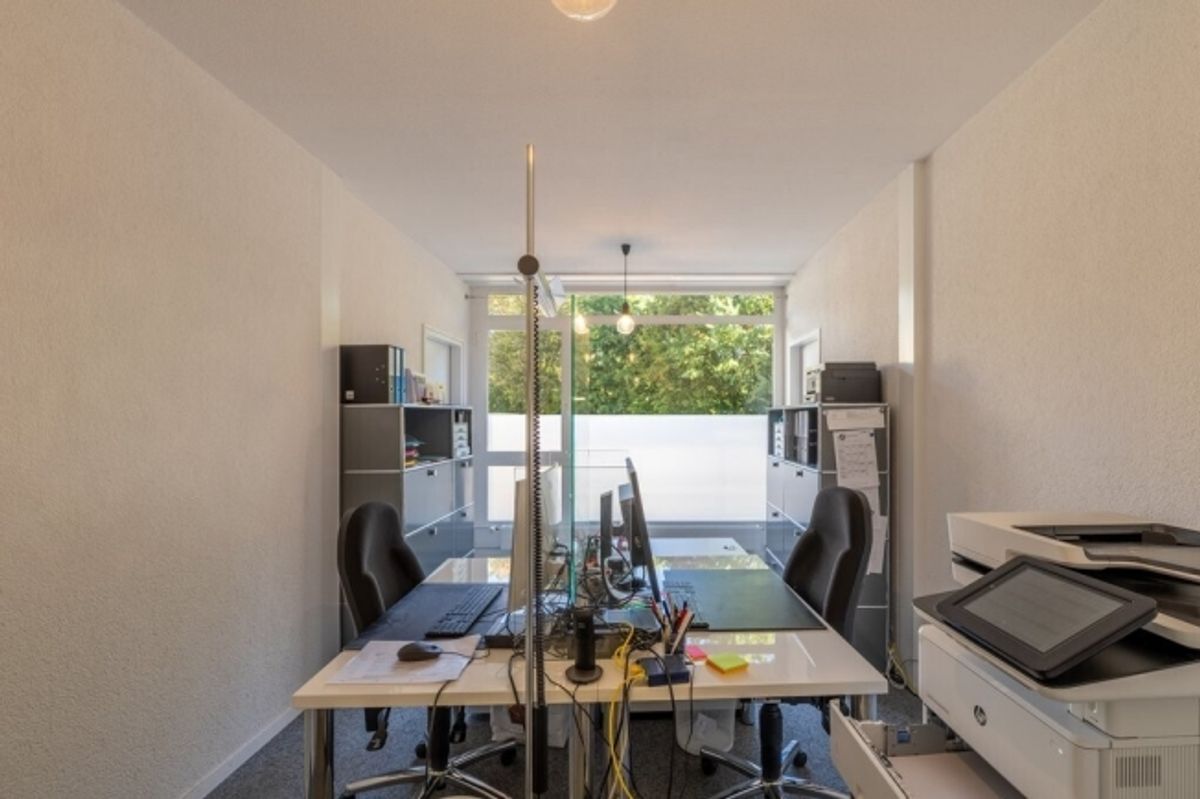 Büro-Praxis-Geschäfts-Räumlichkeiten (4 Räume+WC) ca. 97m2 im EG - 2
