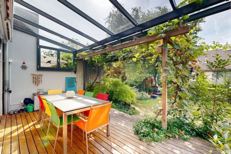 6.5-Zimmer-Eck-Einfamilienhaus mit grosszügigem Garten an familienfreundlicher Lage - 9