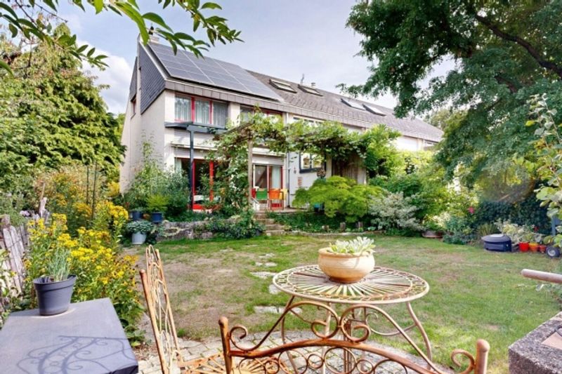 6.5-Zimmer-Eck-Einfamilienhaus mit grosszügigem Garten an familienfreundlicher Lage - 11