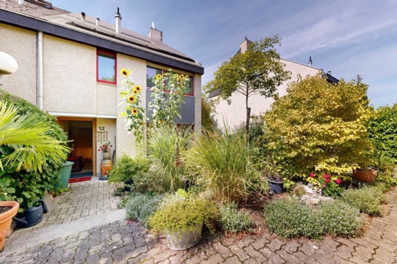 6.5-Zimmer-Eck-Einfamilienhaus mit grosszügigem Garten an familienfreundlicher Lage - 2