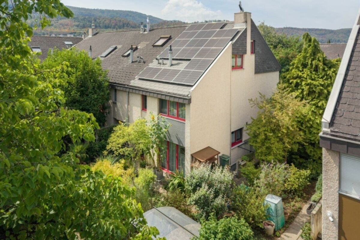 6.5-Zimmer-Eck-Einfamilienhaus mit grosszügigem Garten an familienfreundlicher Lage - 2