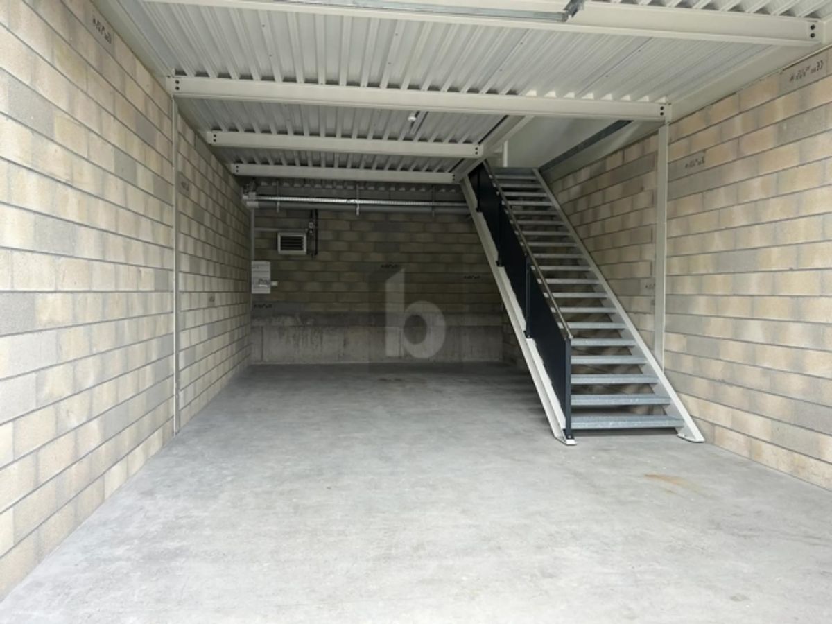 BOX/BUREAU EN DUPLEX AVEC PARKING - 3