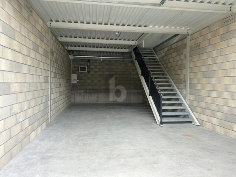 BOX/BUREAU EN DUPLEX AVEC PARKING - 4
