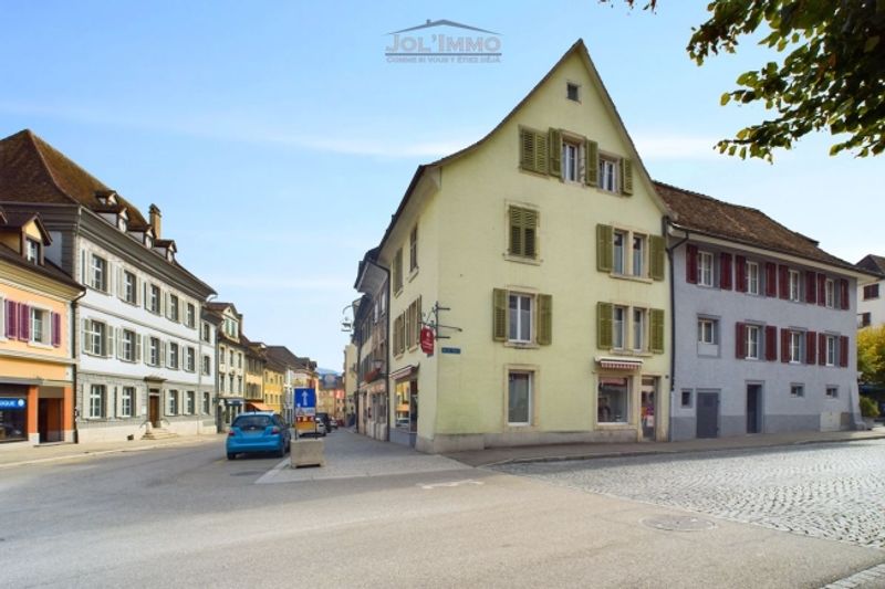 Magnifique et grand immeuble avec un local commercial - 4