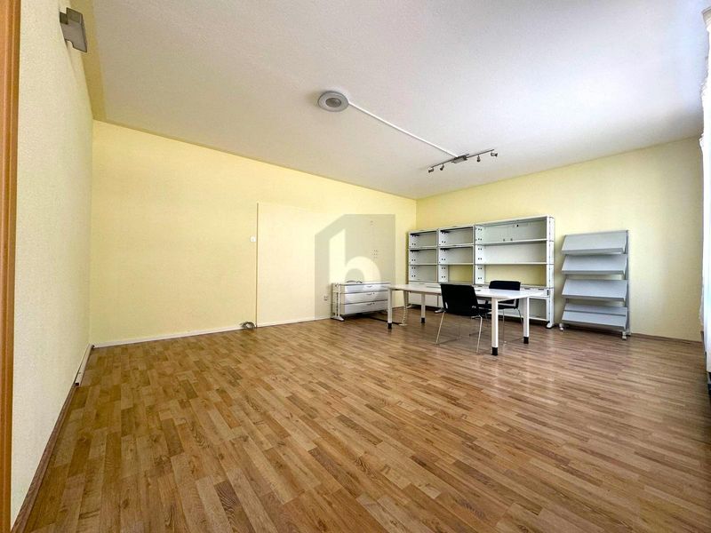 HELL MIT GROSSEN SCHAUFENSTER - 3