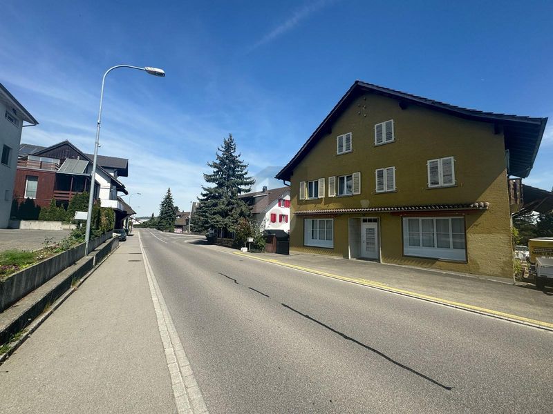HELL MIT GROSSEN SCHAUFENSTER - 4
