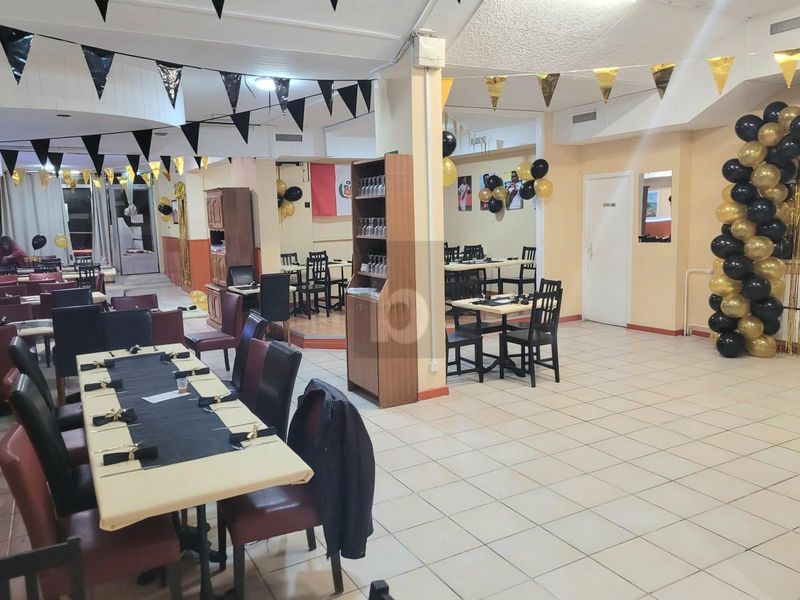 RESTAURANT DANS UN QUARTIER ANIME - 4