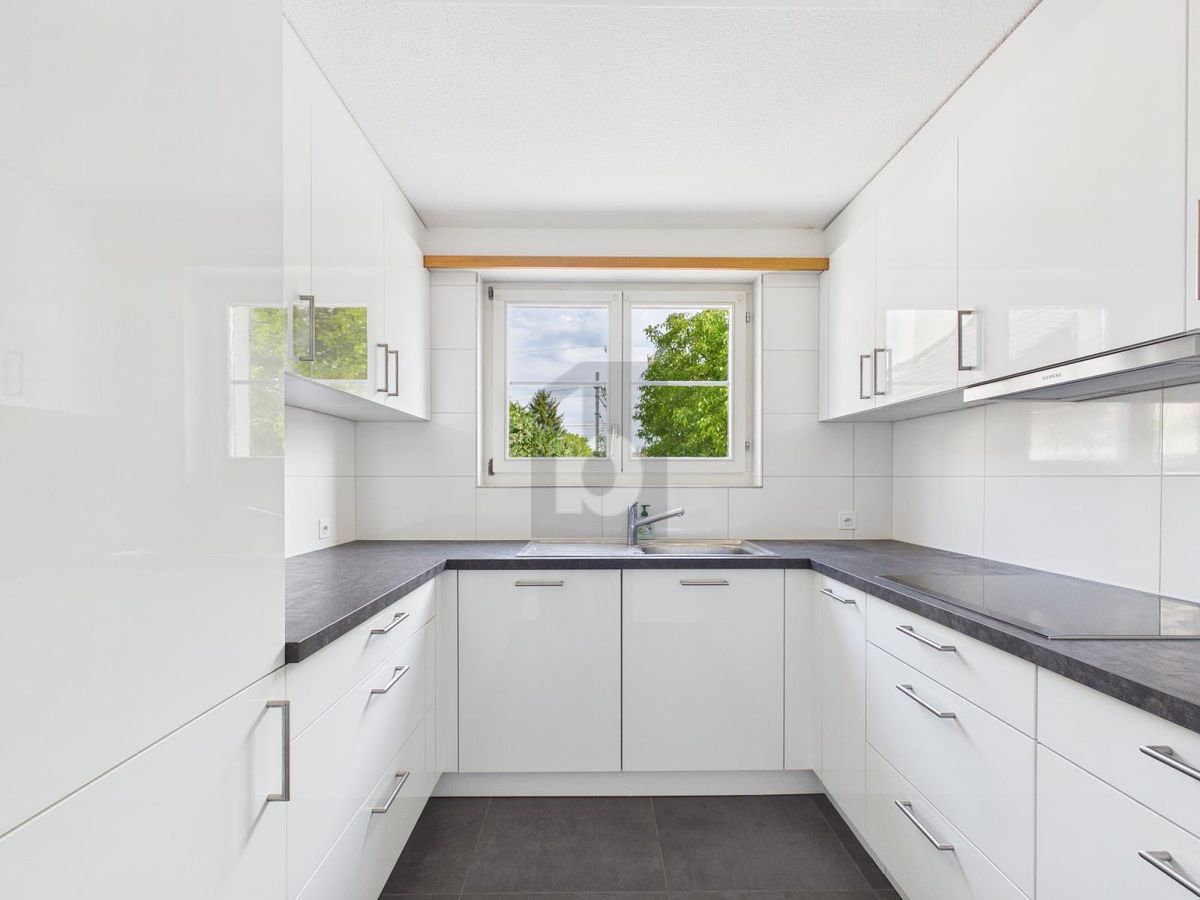 KÜRZLICH RENOVIERT MIT VIEL PLATZ AN IDYLISCHER LAGE - 2