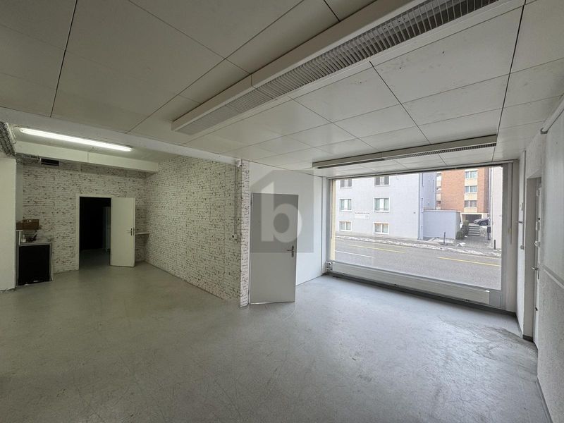 AN TOP LAGE MIT GROSSEM SCHAUFENSTER - 3