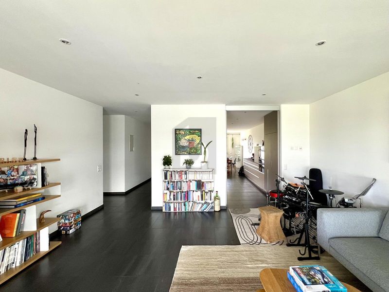 MODERNE ET LUMINEUX, AU DERNIER ETAGE - 2