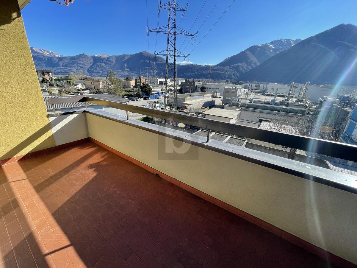 COMODA E CON BALCONE - 0