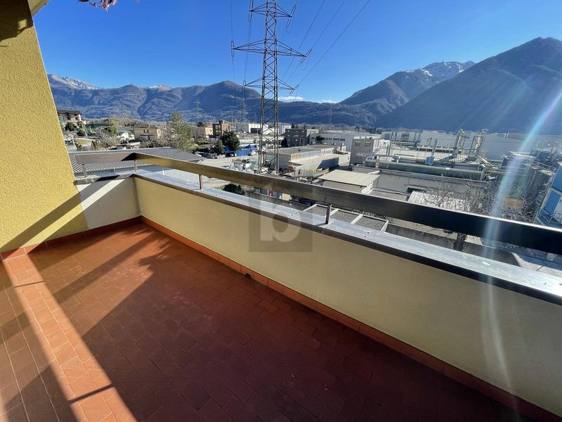 COMODA E CON BALCONE - 1