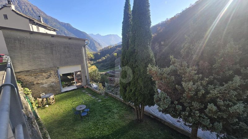 SPAZIOSA E SOLEGGIATA CON CON AMPIO TERRENO - 2
