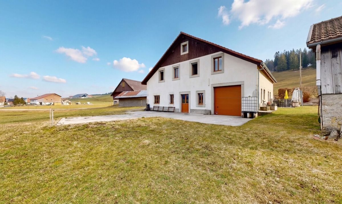 Family Home – 209 m² with Large Plot and Mountain Views - 2