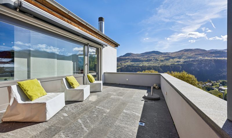 Zweitwohnsitz mit Panoramasicht: Architektenhaus in Andiast - 4