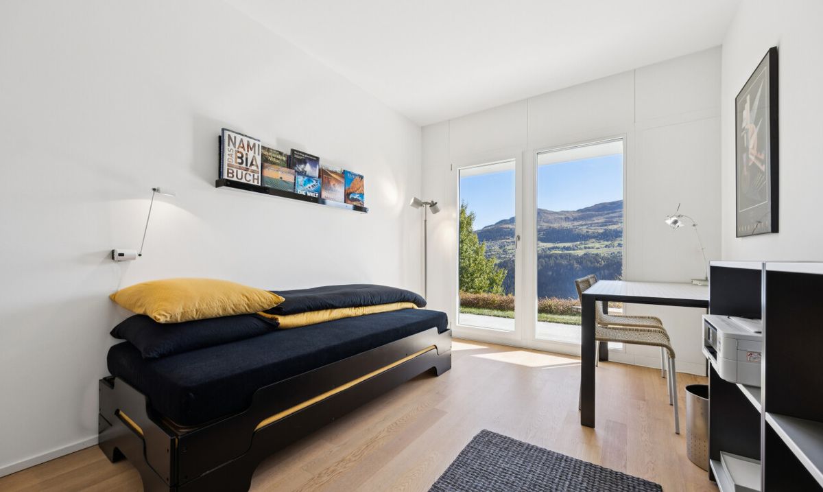 Zweitwohnsitz mit Panoramasicht: Architektenhaus in Andiast - 9