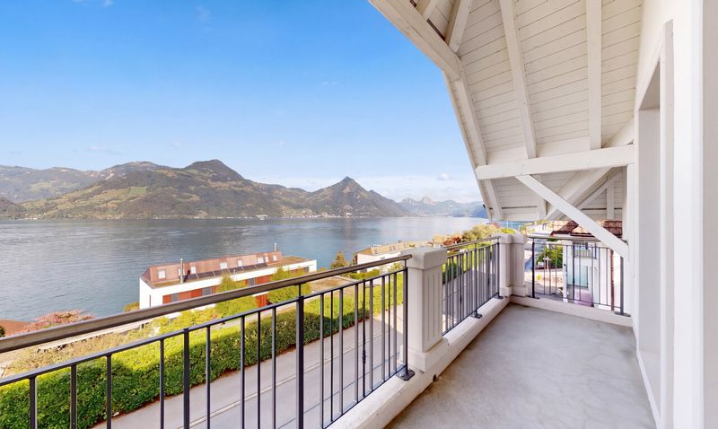 Grosszügiges Wohnen mit traumhafter Sicht auf See und Berge - 1