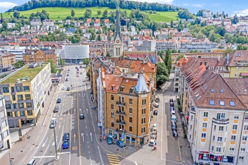 Grosszügige, helle Jugendstilwohnung - 1