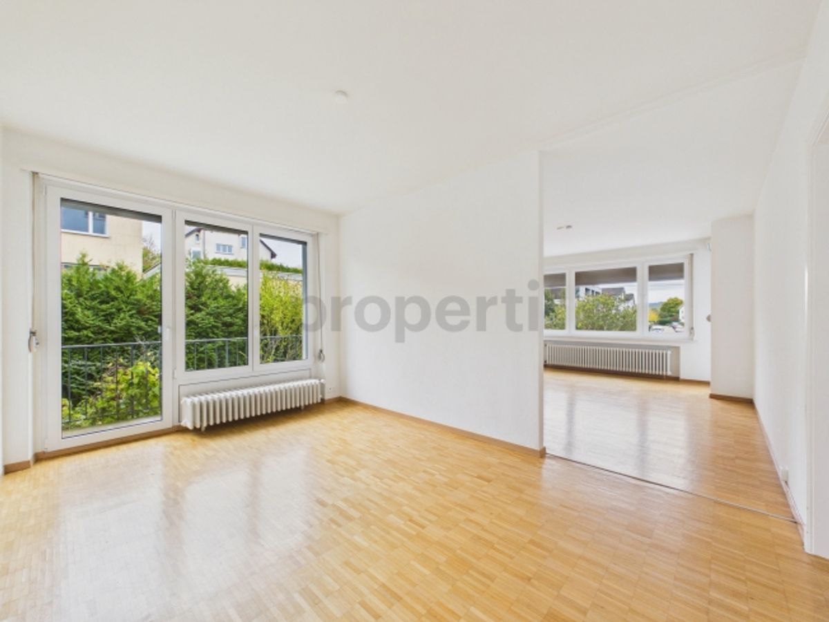 Grosszügige 30 m² Terrasse, Idyllischer Balkon & Familienfreundliche Lage - 0
