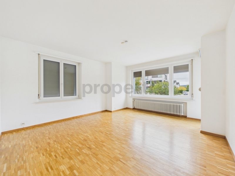 Grosszügige 30 m² Terrasse, Idyllischer Balkon & Familienfreundliche Lage - 4